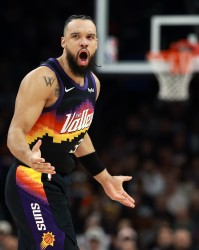 KOK体育平台体育-上头啊！狄龙24中11&amp;三分10中1拿到25分 技犯+关键恶犯葬送比赛