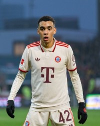 KOK体育平台体育-穆西亚拉理解多纳鲁马冲球动作无芥蒂，期待2025年重返绿茵场