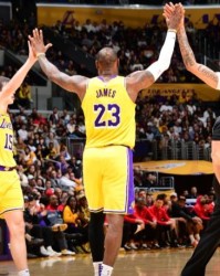 湖人将里夫斯视为非卖品 米切尔交易会成唯一例外