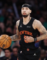 KOK体育平台体育-28岁生日快乐！NBA官方晒阿尔瓦拉多赛场照为其庆生