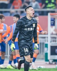 KOK体育平台-官宣！王大雷与泰山续约至2026年 触发条款则延续