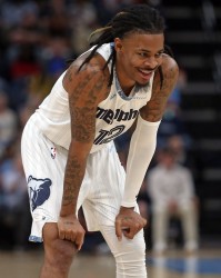 KOK体育平台-美记：太阳近几周在探索引进控卫的可能 候选为莫兰特&amp;三球&amp;吹杨