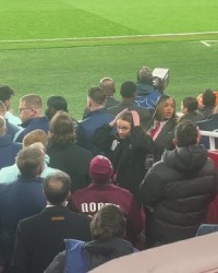 KOK体育平台官方网站-卡马文加被罚下，卡拉菲奥里和哈弗茨对视憋不住笑了